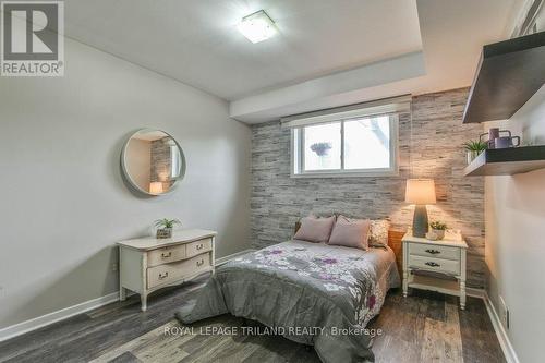 41 Fox Mill Court, London South (South N), ON - Indoor Photo Showing Bedroom