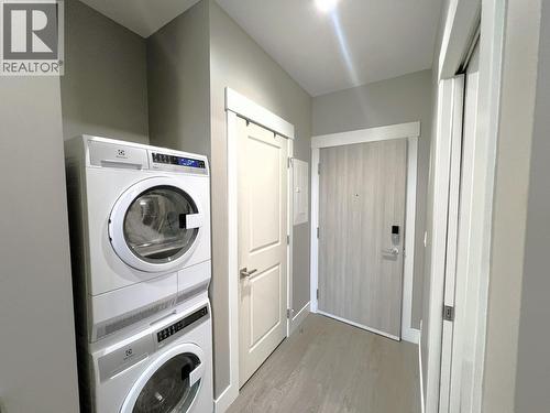 Laundry / Foyer - 925 Leon Avenue Unit# 407, Kelowna, BC - Indoor Photo Showing Laundry Room