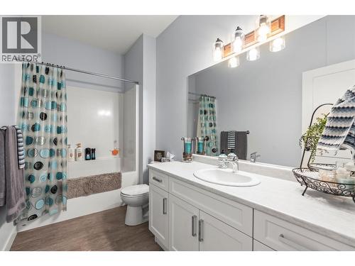 2444 York Avenue Unit# 8, Armstrong, BC - Indoor Photo Showing Bathroom