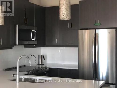 633 - 128 Grovewood Common, Oakville, ON - Indoor Photo Showing Kitchen With Stainless Steel Kitchen With Upgraded Kitchen