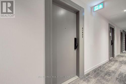 2009 - 3079 Trafalgar Road, Oakville, ON - Indoor Photo Showing Other Room