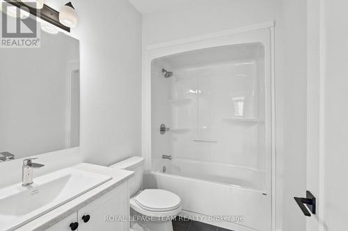 1051 Moore Street, Brockville, ON - Indoor Photo Showing Bathroom