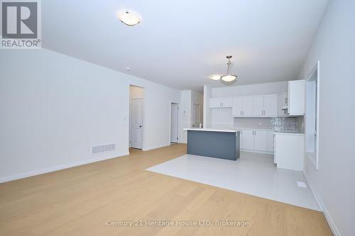 Open concept living area  w/ main floor primary br - 407 Louisa Street, Fort Erie (Lakeshore), ON - Indoor Photo Showing Kitchen