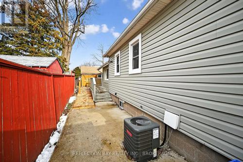 Side deck with wheelchair access - 3794 Mathewson Avenue, Fort Erie (Crystal Beach), ON - Outdoor
