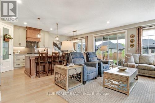 192 Foxborough Place, Thames Centre (Thorndale), ON - Indoor Photo Showing Living Room