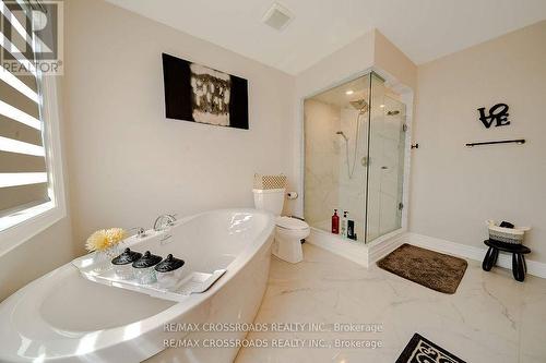 50 Carriage Shop Bend, East Gwillimbury, ON - Indoor Photo Showing Bathroom