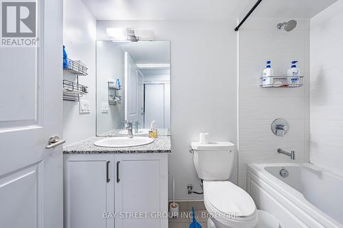 20 Meadowglen Place, Toronto, ON - Indoor Photo Showing Bathroom