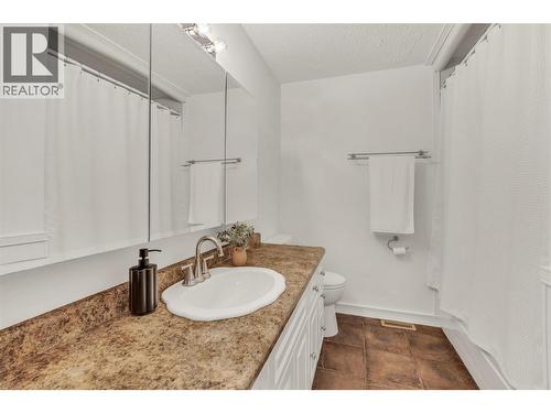 1528 Beatty Street, Penticton, BC - Indoor Photo Showing Bathroom