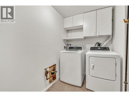 1528 Beatty Street, Penticton, BC - Indoor Photo Showing Laundry Room