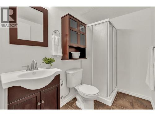 1528 Beatty Street, Penticton, BC - Indoor Photo Showing Bathroom