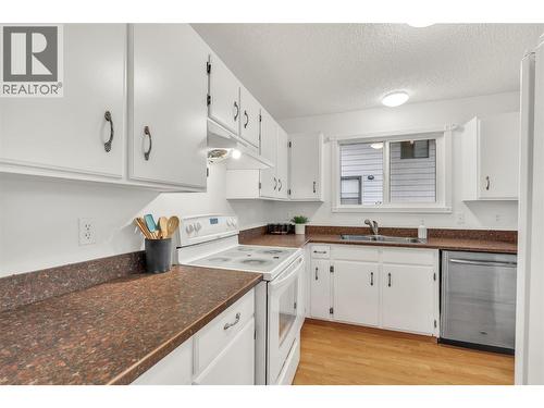 1528 Beatty Street, Penticton, BC - Indoor Photo Showing Kitchen With Double Sink