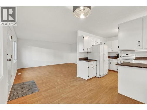 1528 Beatty Street, Penticton, BC - Indoor Photo Showing Kitchen