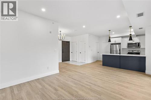3817 Howard Avenue Unit# 313, Windsor, ON - Indoor Photo Showing Kitchen With Upgraded Kitchen