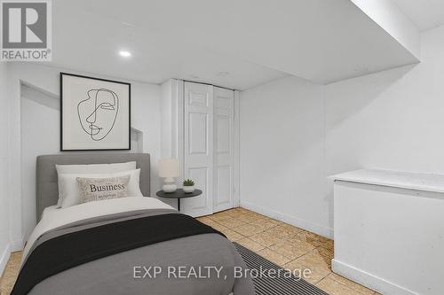 23 Lyndhurst Street, Hamilton, ON - Indoor Photo Showing Bedroom