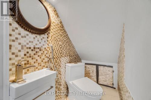 23 Lyndhurst Street, Hamilton, ON - Indoor