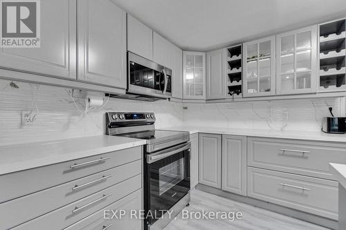 23 Lyndhurst Street, Hamilton, ON - Indoor Photo Showing Kitchen