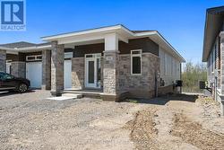 1086 MOORE STREET Brockville, ON K6V 0H2