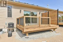 Nice Deck with yard access - 