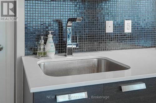 4202 - 9 Bogert Avenue, Toronto, ON - Indoor Photo Showing Kitchen