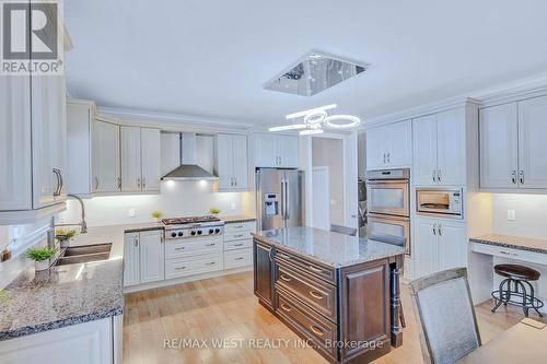 20 Anderson Avenue, Mono, ON - Indoor Photo Showing Kitchen With Stainless Steel Kitchen With Double Sink With Upgraded Kitchen
