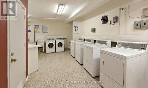 602 - 55 Isabella Street, Toronto, ON - Indoor Photo Showing Laundry Room
