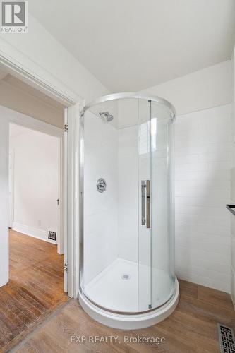 289 Houghton Avenue S, Hamilton, ON - Indoor Photo Showing Bathroom