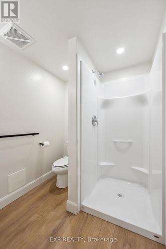 289 Houghton Avenue S, Hamilton, ON - Indoor Photo Showing Bathroom