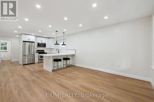 289 Houghton Avenue S, Hamilton, ON - Indoor Photo Showing Kitchen