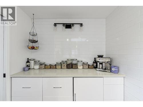 15 Traders Cove Road, Kelowna, BC - Indoor