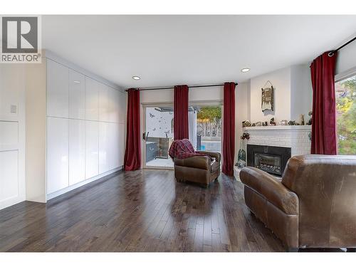 15 Traders Cove Road, Kelowna, BC - Indoor Photo Showing Living Room With Fireplace