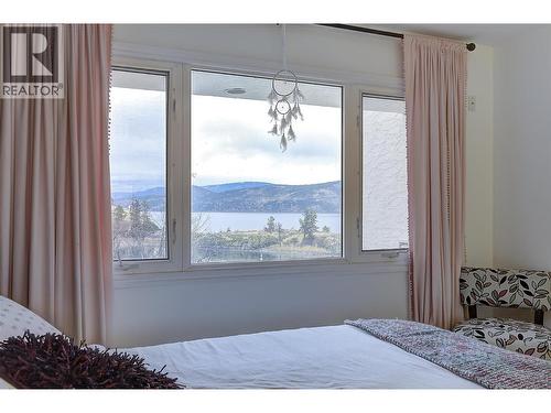 15 Traders Cove Road, Kelowna, BC - Indoor Photo Showing Bedroom