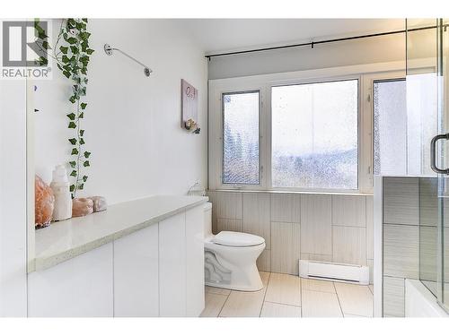 15 Traders Cove Road, Kelowna, BC - Indoor Photo Showing Bathroom