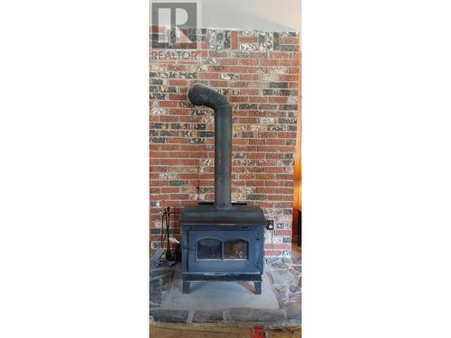 2335 Mackenzie 20 Highway, Bella Coola, BC - Indoor With Fireplace