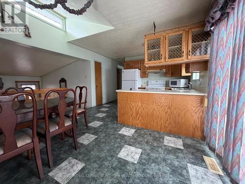 121 Girdwood Crescent, Timmins (Porcupine - West), ON - Indoor Photo Showing Kitchen