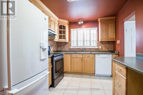 9 Wilton Drive, Brampton, ON - Indoor Photo Showing Kitchen