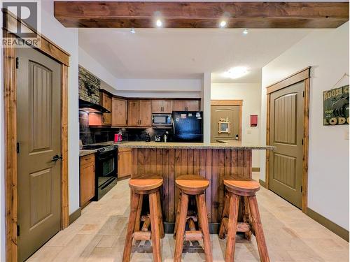 7495 Columbia Avenue Unit# 2113, Radium Hot Springs, BC - Indoor Photo Showing Kitchen
