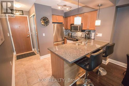 506 - 219 Fort York Boulevard, Toronto, ON - Indoor Photo Showing Kitchen