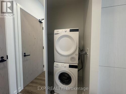 3611 - 8 Interchange Way, Vaughan, ON - Indoor Photo Showing Laundry Room