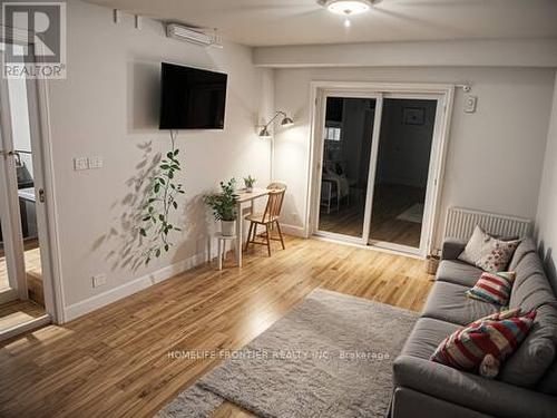 5548 Heathcote Walk, Mississauga, ON - Indoor Photo Showing Living Room