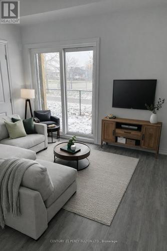 7 - 575 Woodward Avenue, Hamilton, ON - Indoor Photo Showing Living Room