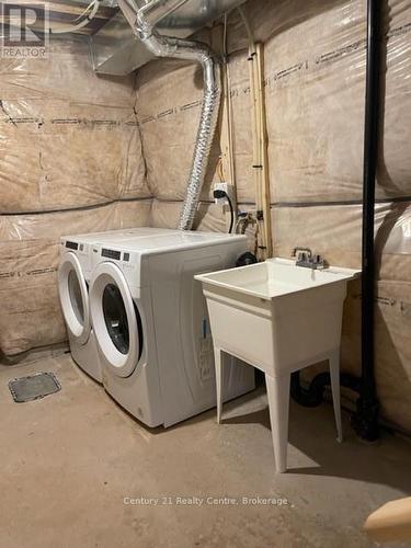 6 Mockingbird Lane, Hamilton, ON - Indoor Photo Showing Laundry Room