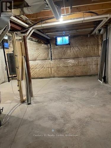 6 Mockingbird Lane, Hamilton, ON - Indoor Photo Showing Garage