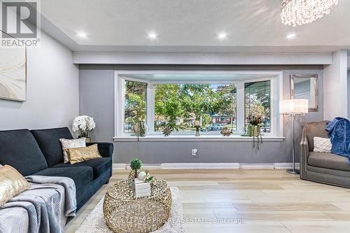 107 Weber Street S, Waterloo, ON - Indoor Photo Showing Living Room