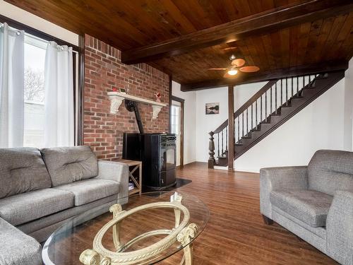 Living room - 31 Rg Du Quarante, Saint-Louis-De-Gonzague, QC - Indoor Photo Showing Living Room