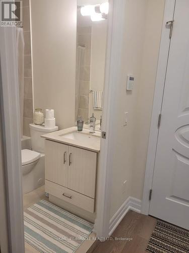 421 - 9085 Jane Street, Vaughan, ON - Indoor Photo Showing Bathroom