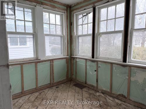 16 Nelson Street, Norfolk (Simcoe), ON - Indoor Photo Showing Other Room