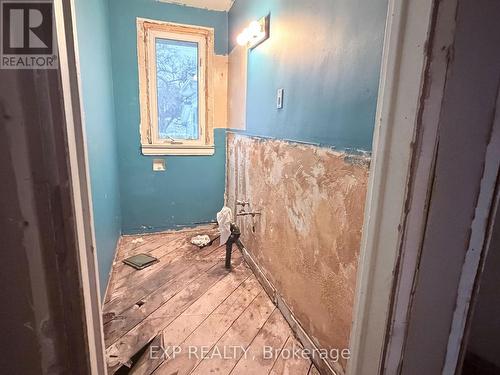 16 Nelson Street, Norfolk (Simcoe), ON - Indoor Photo Showing Bathroom