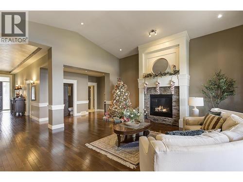 679 Devonian Avenue, Kelowna, BC - Indoor Photo Showing Living Room With Fireplace