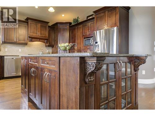 679 Devonian Avenue, Kelowna, BC - Indoor Photo Showing Kitchen With Upgraded Kitchen