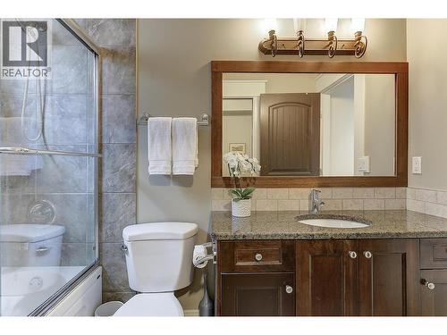 679 Devonian Avenue, Kelowna, BC - Indoor Photo Showing Bathroom